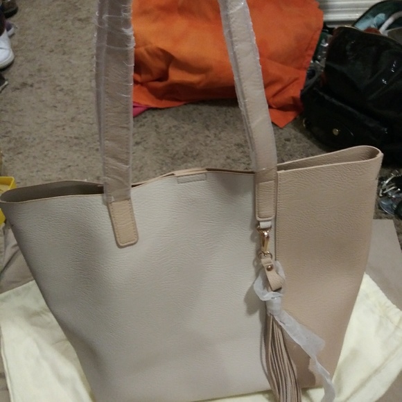 All leather Big nice Tan purse ate tote